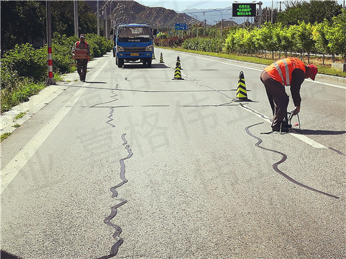 嘉格瀝青貼縫帶讓道路養(yǎng)護變簡單的三個原因