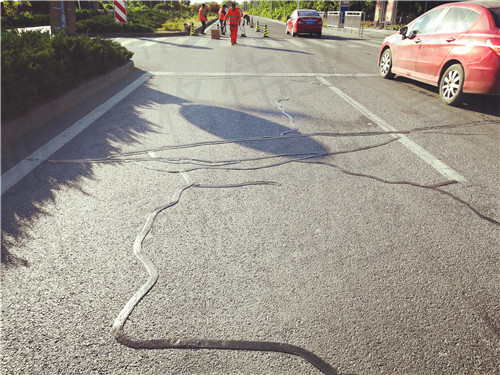 代理商李總選擇嘉格道路貼縫帶讓事業(yè)走的更順利